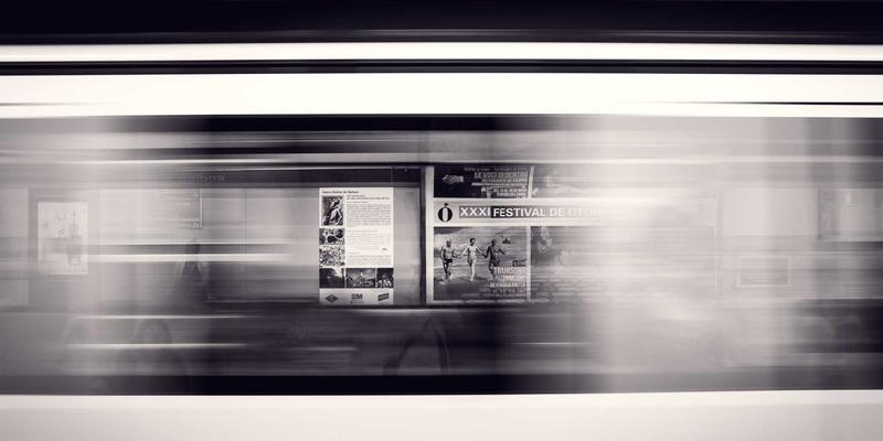 如何拍摄明亮水下摄影图片：摄影师必备的设备选择与自然光运用技巧