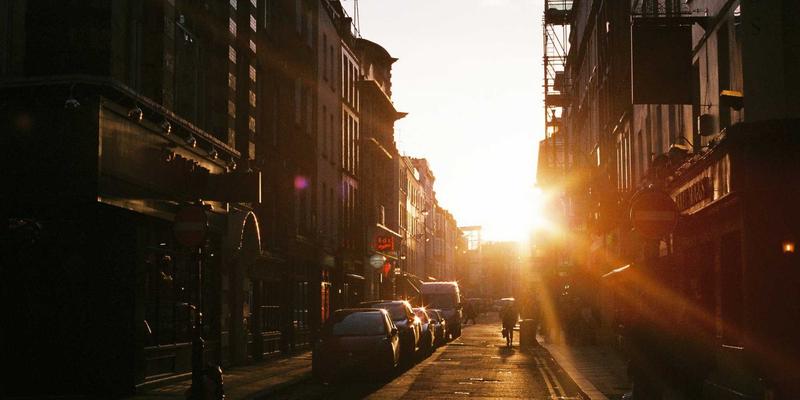 手机摄影如何拍出高清明亮图片：从设置到后期的完整指南